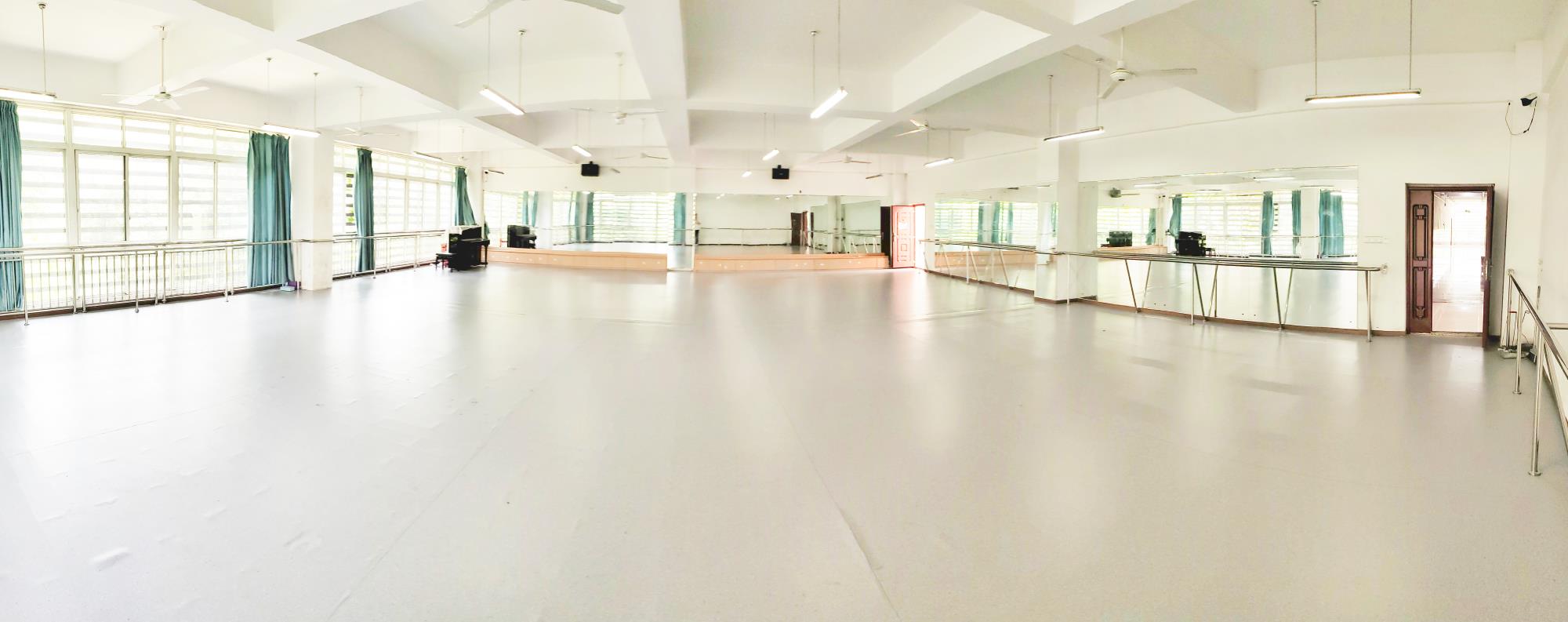 中国古典舞训练室.jpg